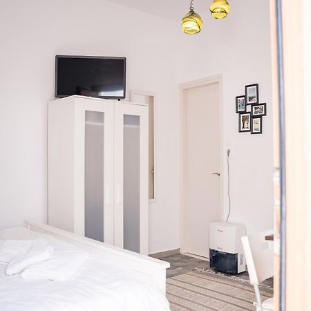 Cozy Budget Apartments In The Heart Of Fira Extérieur photo