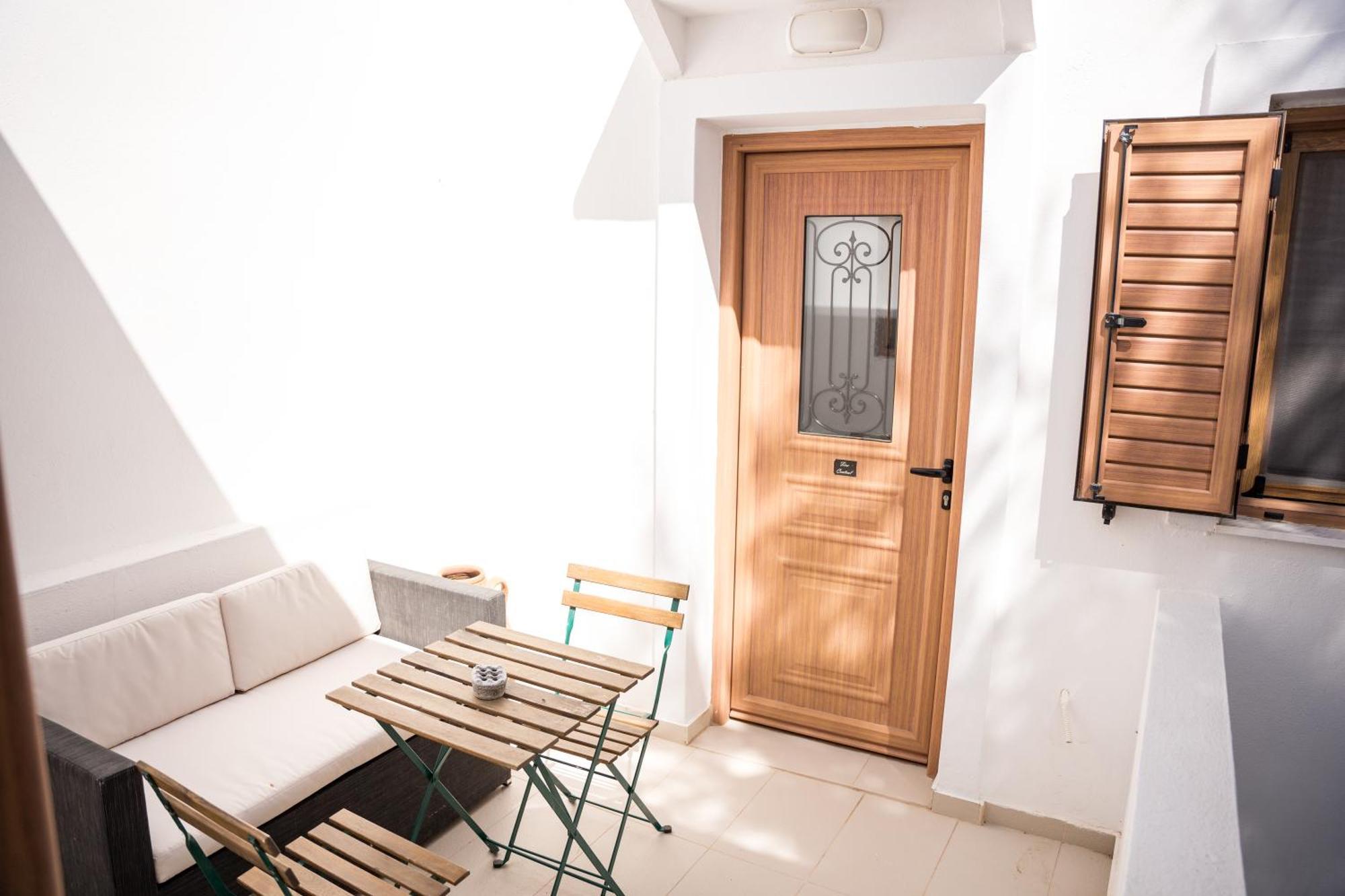 Cozy Budget Apartments In The Heart Of Fira Extérieur photo