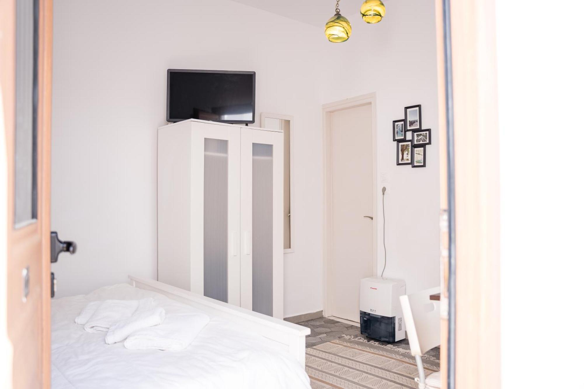 Cozy Budget Apartments In The Heart Of Fira Extérieur photo