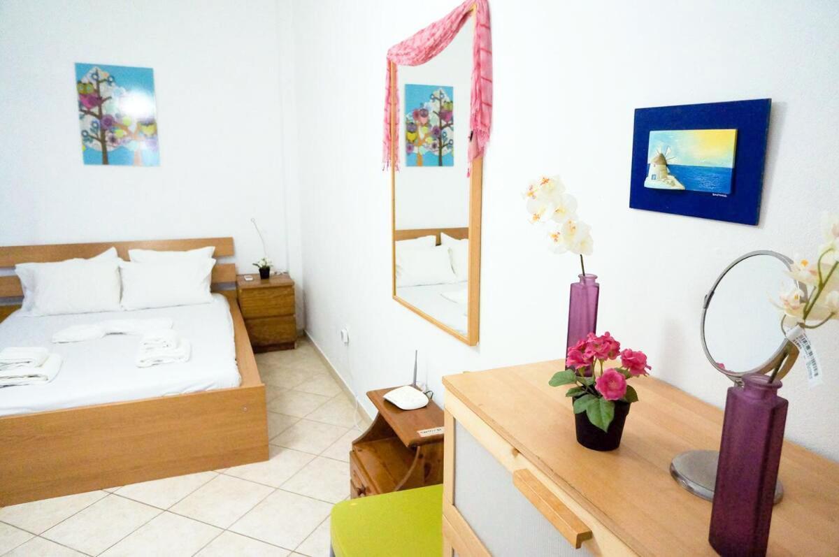 Cozy Budget Apartments In The Heart Of Fira Extérieur photo